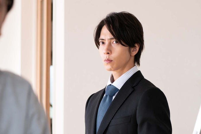 山下智久/ドラマ版「正直不動産」場面写真(C)大谷アキラ・夏原武・水野光博/小学館