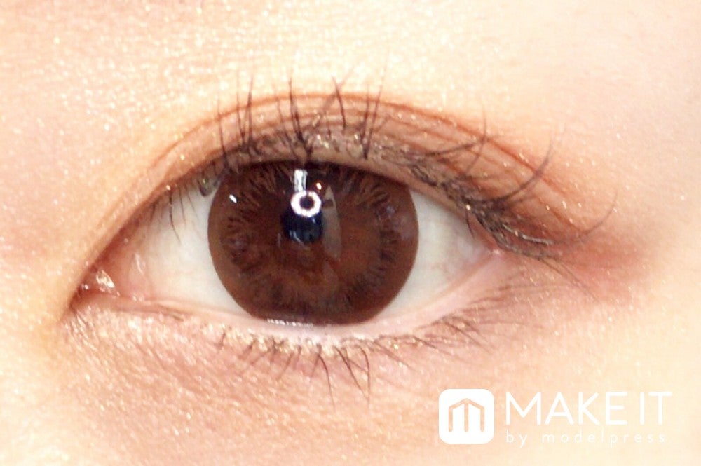 ルナソル／カラフルスカイアイズ／03 Pink Orange 使用 (C)メイクイット