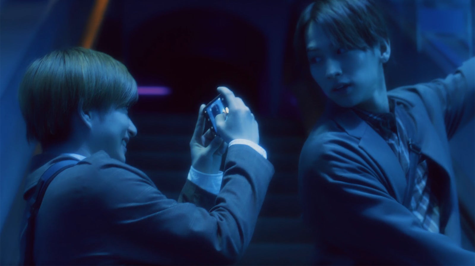 曽田陵介、佐藤友祐 （C）「不幸くんはキスするしかない！」製作委員会・MBS