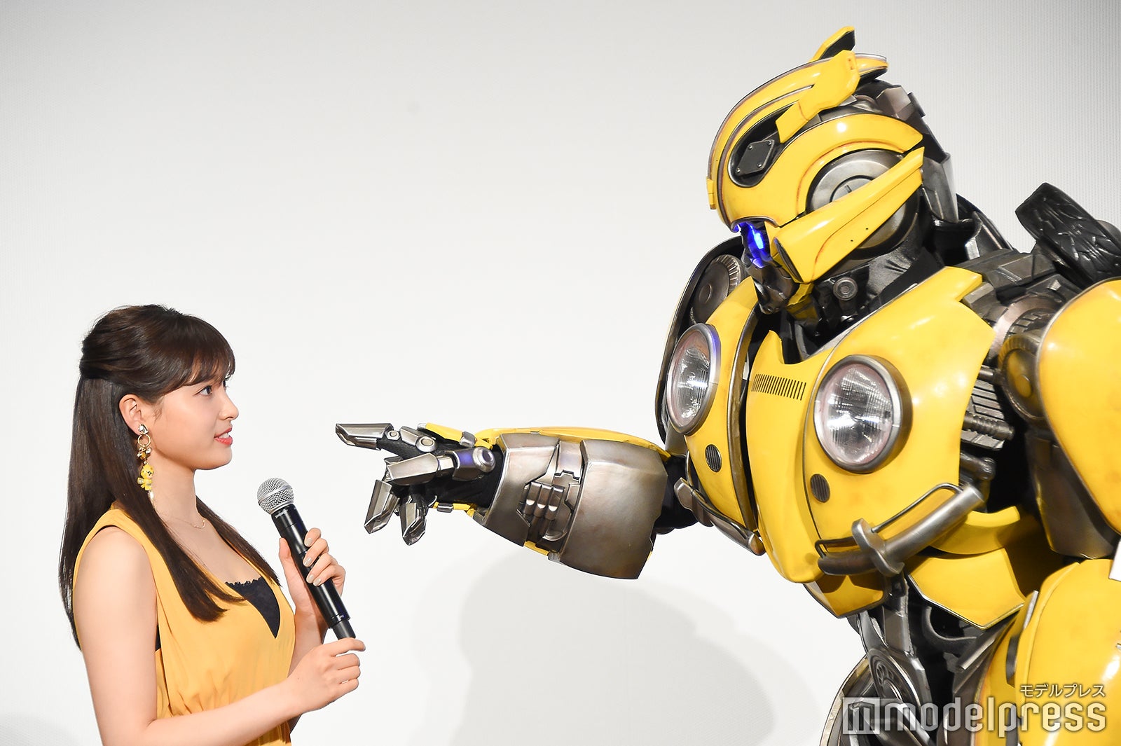 土屋太鳳、バンブルビー （C）モデルプレス