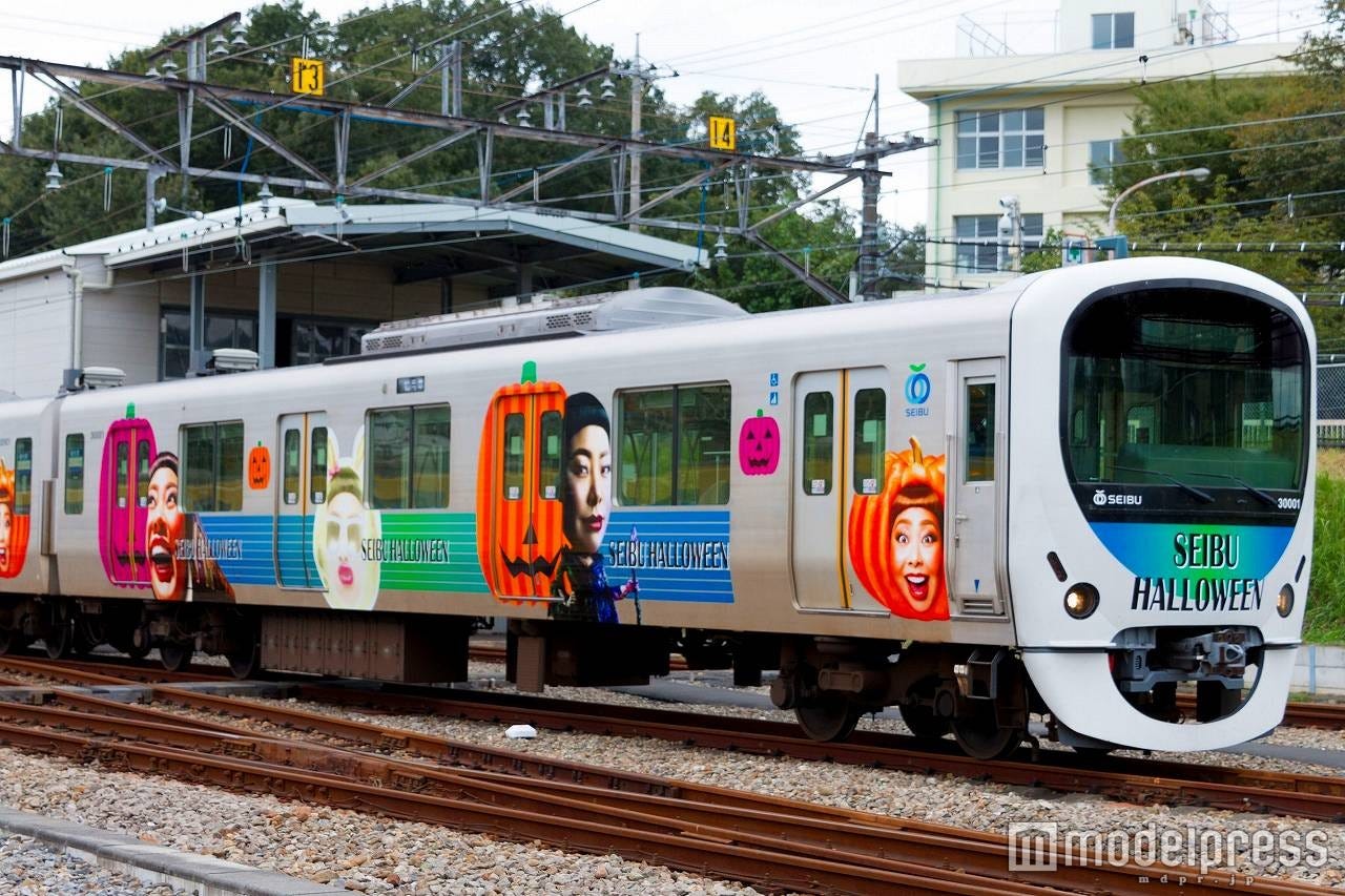 「ワタナベナオミトレイン」運行開始 カボチャや魔女姿の渡辺をデザイン