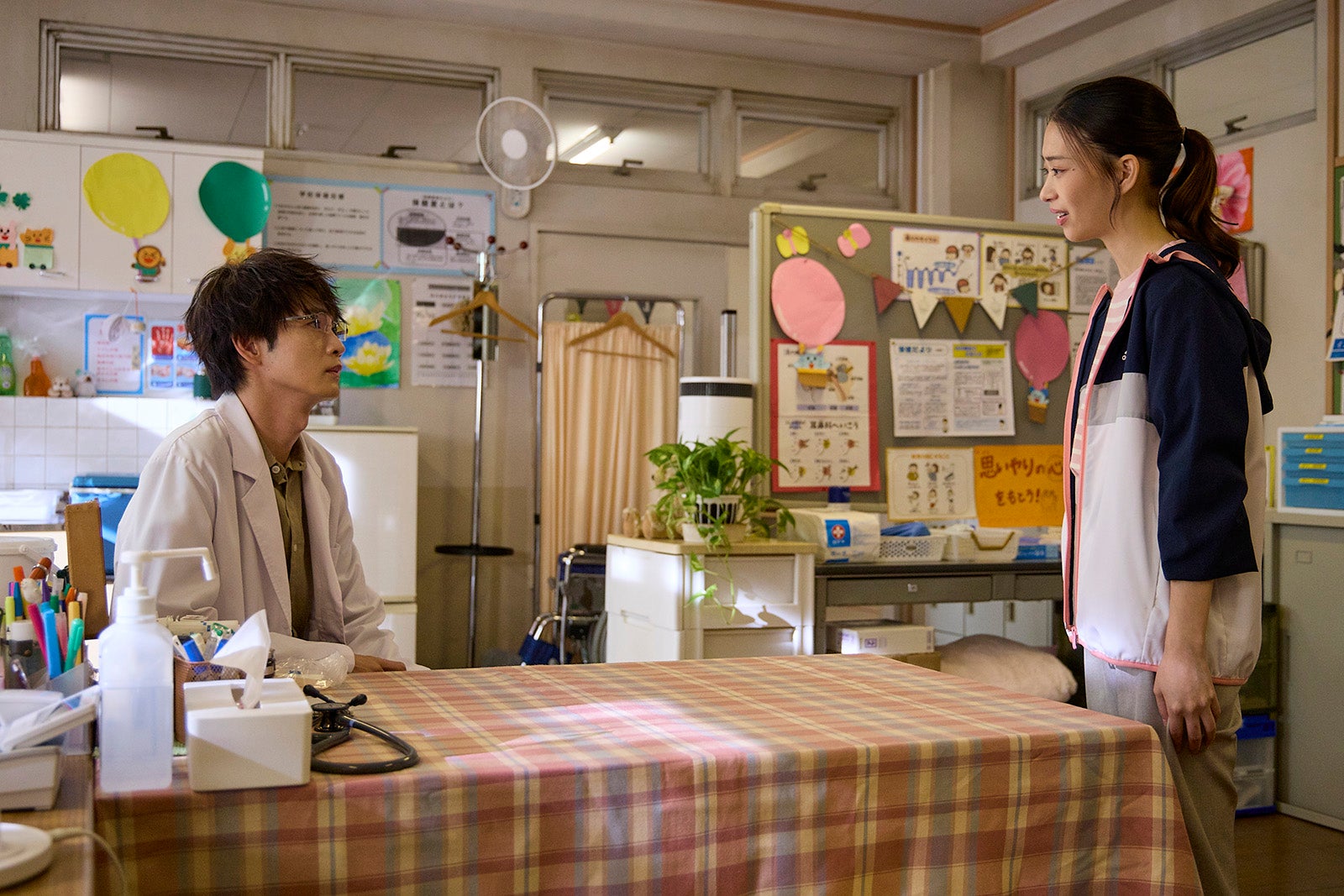 松下洸平、森川葵「放課後カルテ」第4話（C）日本テレビ