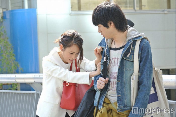 前田敦子、渡辺大知「毒島ゆり子のせきらら日記」第3話・場面カット(C)TBS