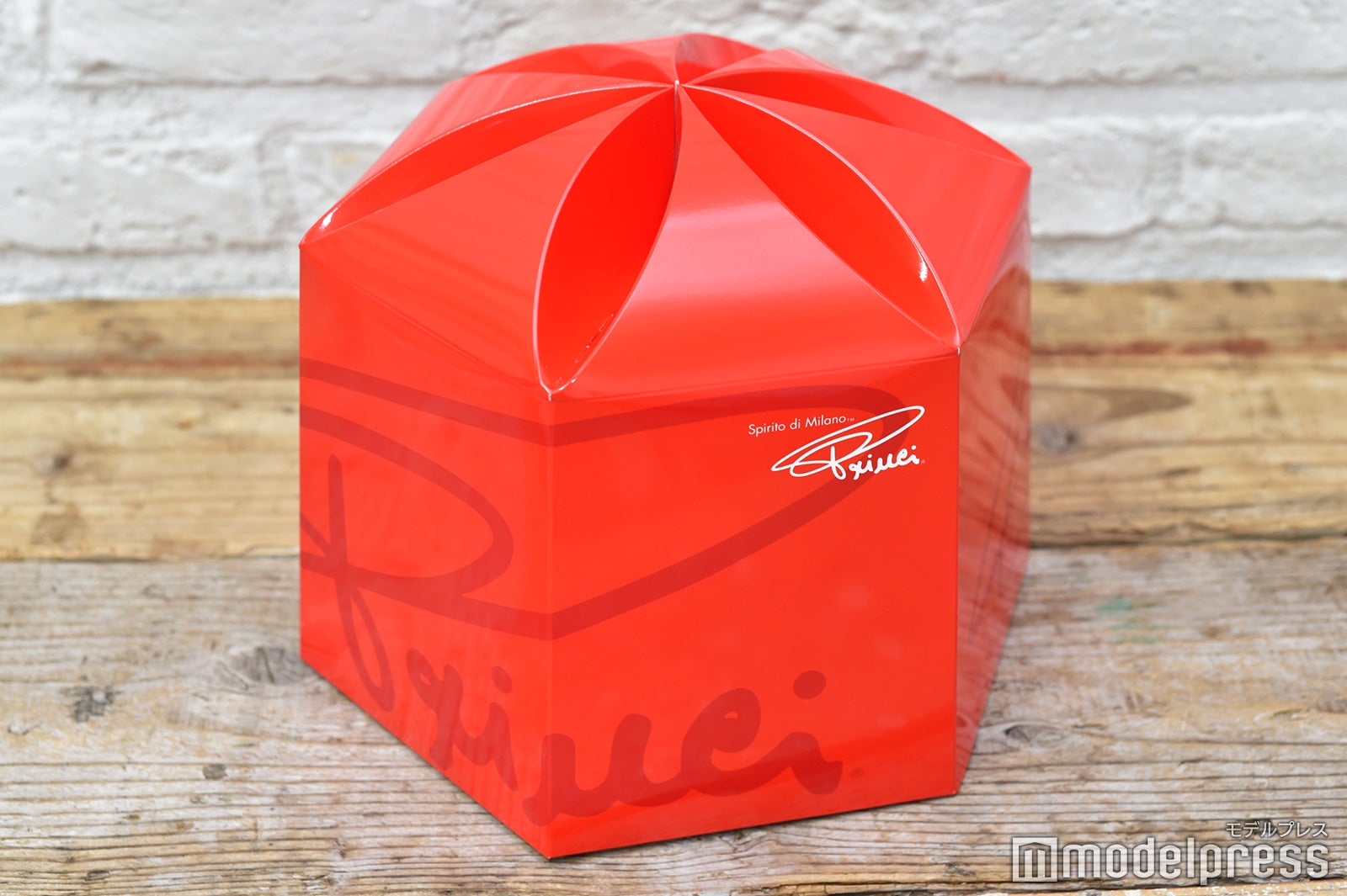 「ホリデーパネトーネ」専用ギフトボックス（C）モデルプレス