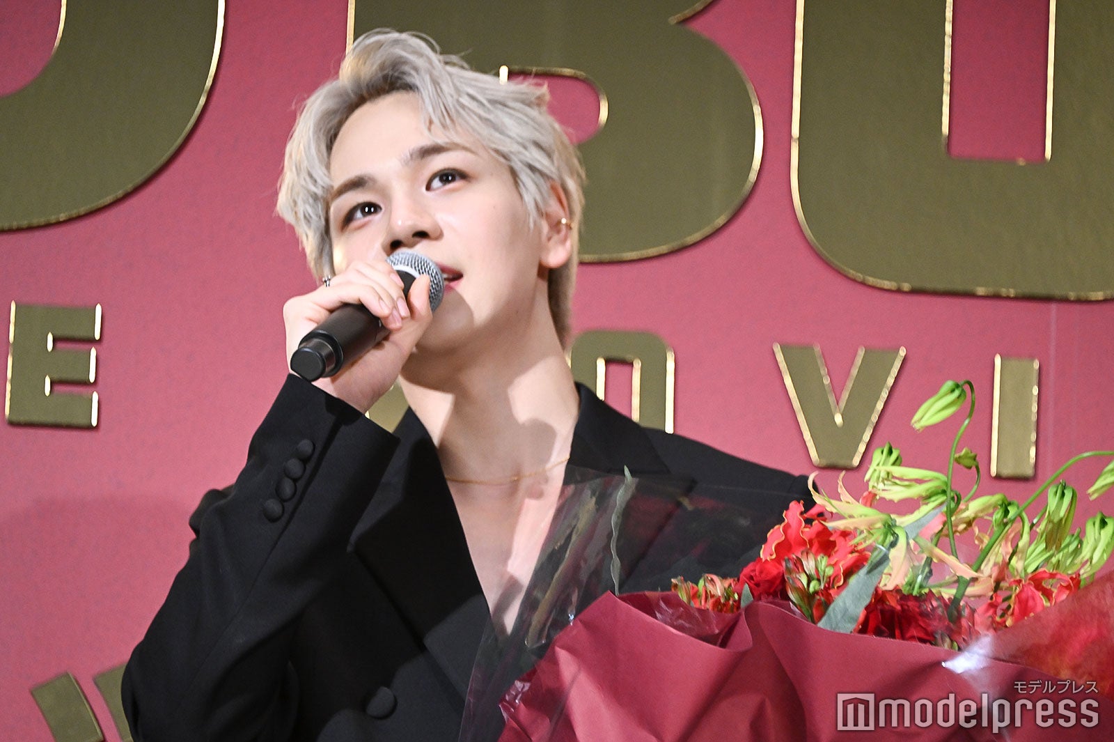 誕生日を祝福された豆原一成（C）モデルプレス