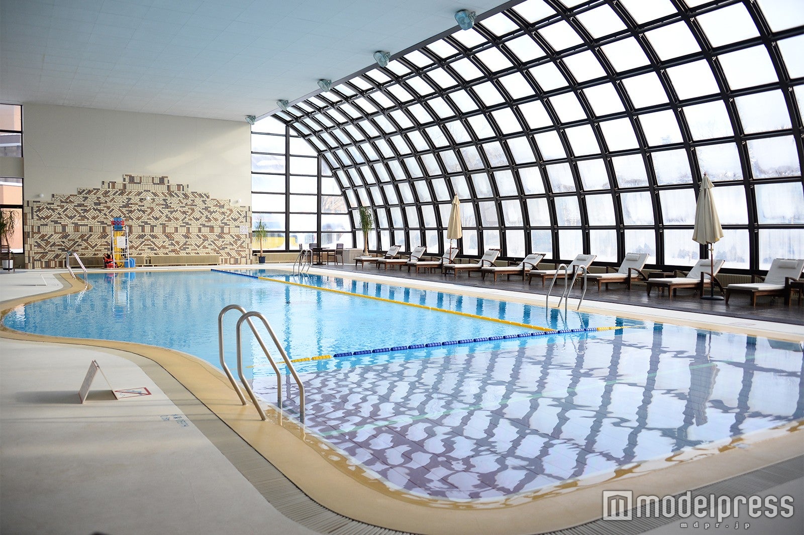 プール（C）モデルプレス