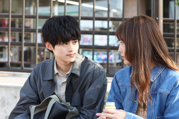 鈴鹿央士、川口春奈「silent」第2話より(C)フジテレビ