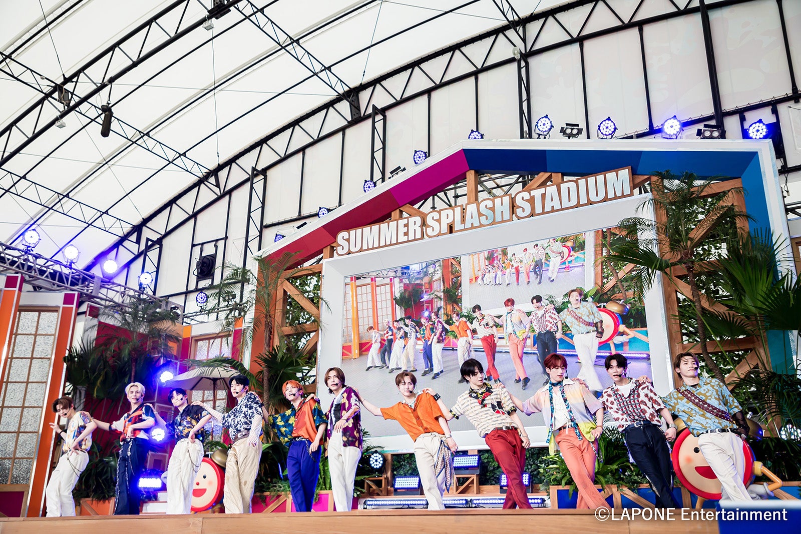 INI「めざましライブ」より（C）LAPONE Entertainment