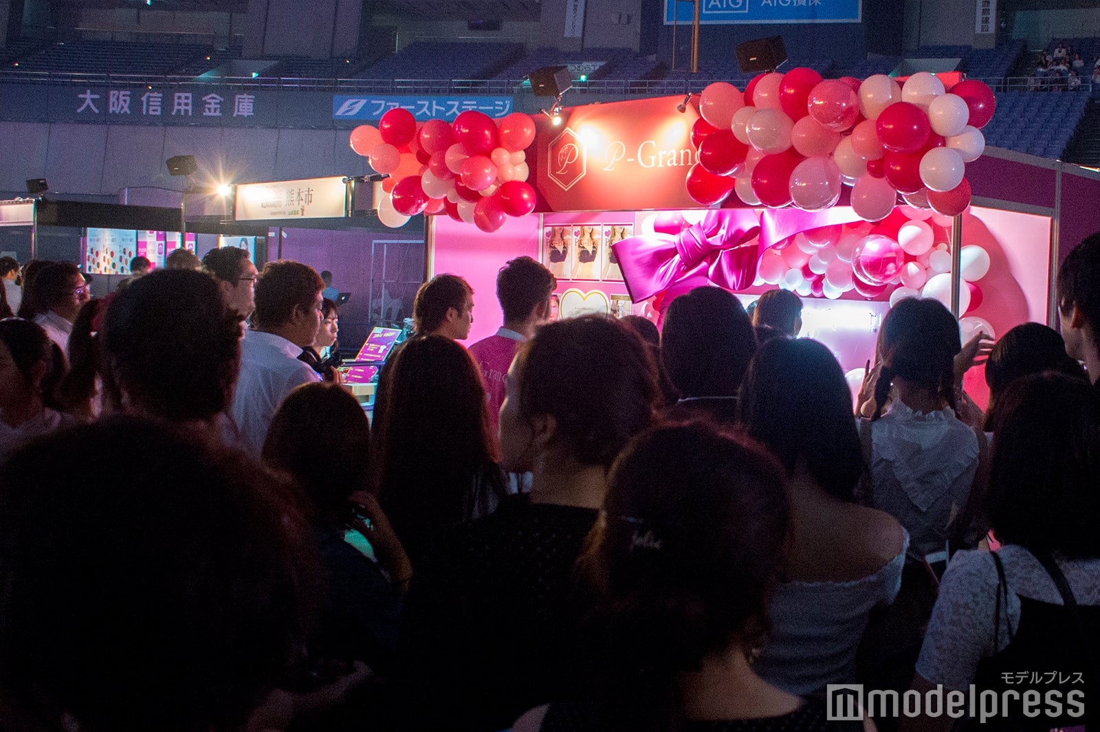 ブースは大盛況（C）モデルプレス
