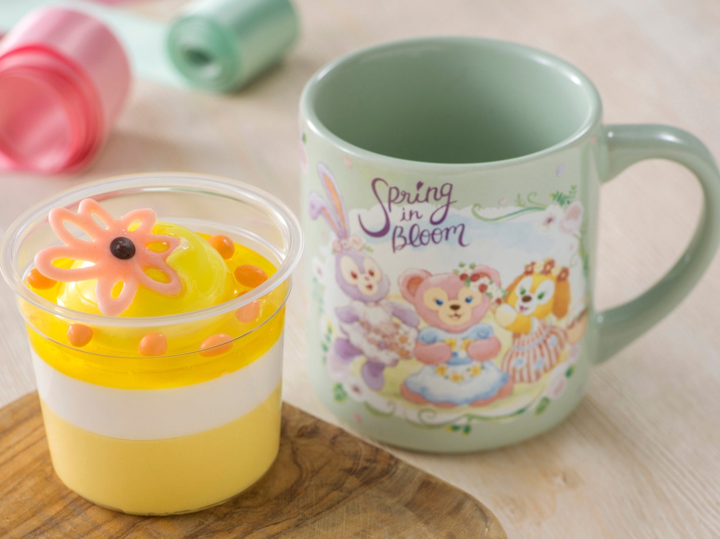 ヨーグルト＆マンゴームース、スーベニアカップ付き（¥900）（C）Disney