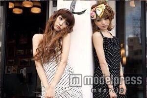 「Popteen」時代のizu（左）（画像：所属事務所提供）