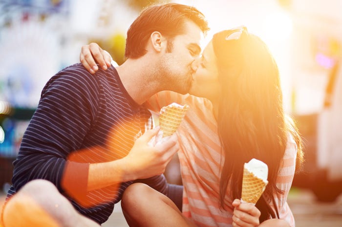 キスで彼氏を夢中にさせる5つのテクニック 誘い方 タイミングなど モデルプレス キスで彼氏を夢中にさせる5つのテクニック 誘い方 タイミングなど モデルプレス