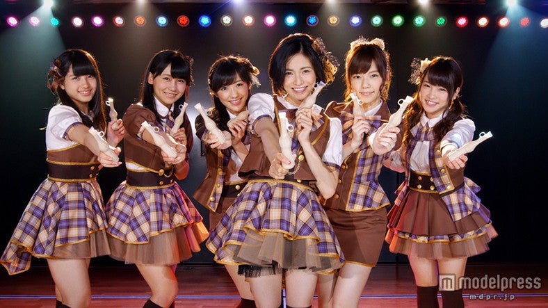 （左より）大和田南那、小嶋真子、渡辺麻友、塚本まり子、島崎遥香、川栄李奈