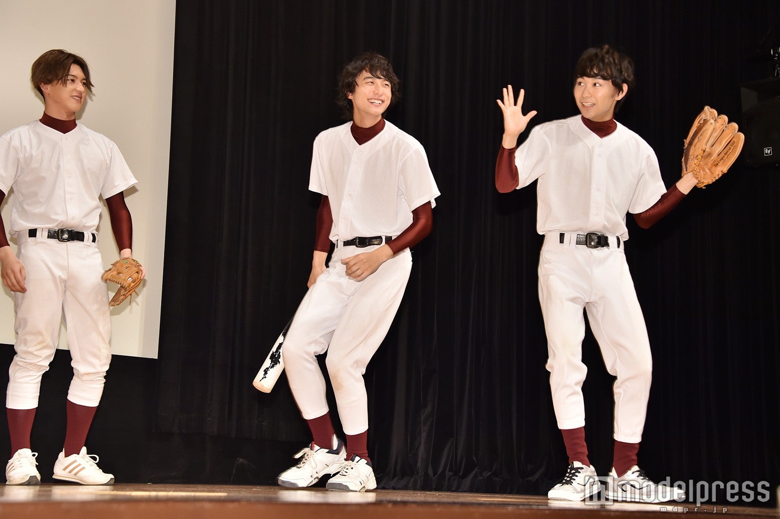 動き回る須賀健太 （C）モデルプレス