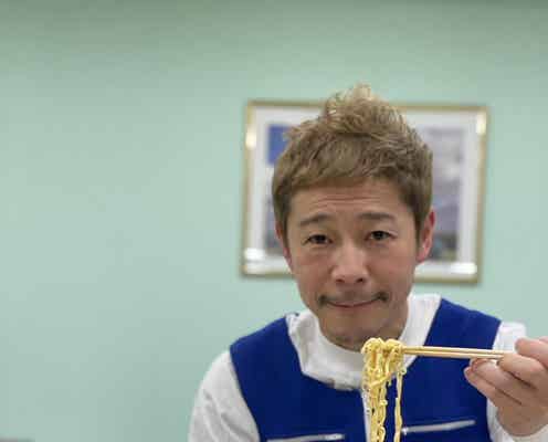 前澤友作氏、地球に帰還後初ツイート ラーメン片手に「地球なう」