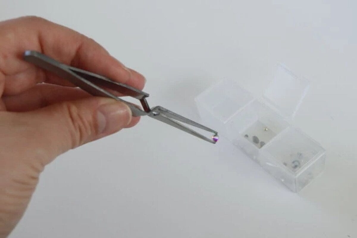 ダイソーの逆作用ピンセットの使用例