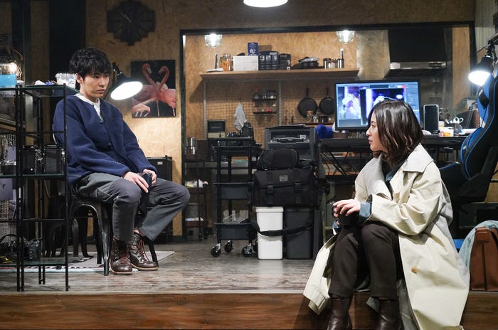 柄本佑、吉高由里子 (C)日本テレビ