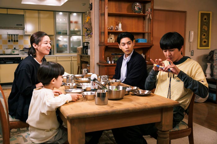 佐藤大空、尾野真千子、柳楽優弥、坂東龍汰「ライオンの隠れ家」第8話(C)TBS