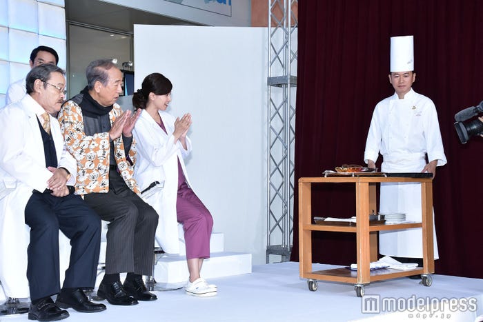 出演者の前に運ばれてきた高級和牛(C)モデルプレス