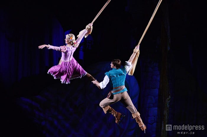 「ディズニー・オン・アイス」新演出“エアリアル”
