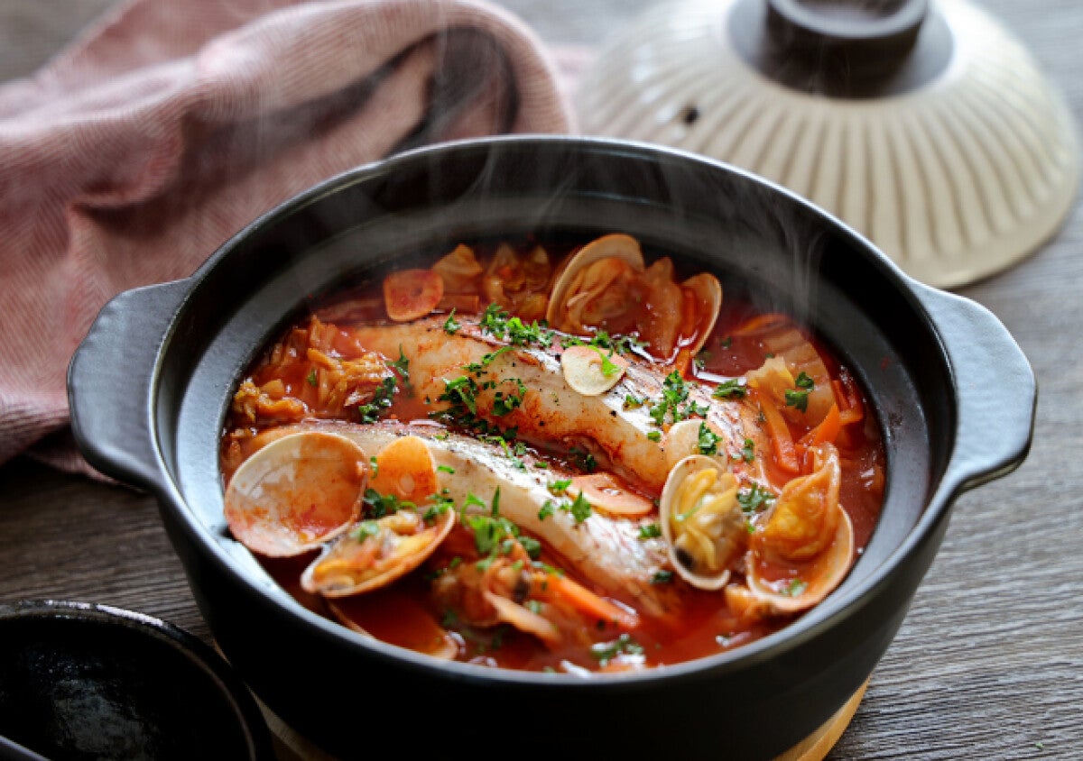 鍋の素いらず！びっくりするほど簡単なのにコク旨！和風トマトパッツァ鍋のレシピ