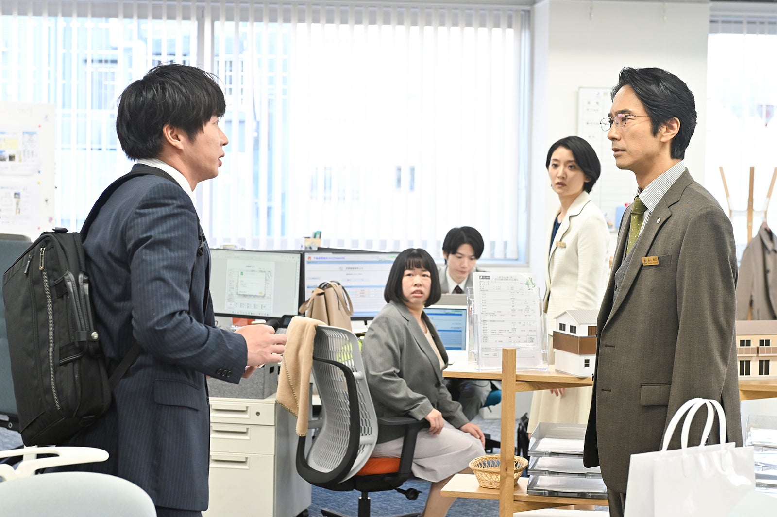 田中圭、眞島秀和「おっさんずラブ-リターンズ-」第1話（C）テレビ朝日