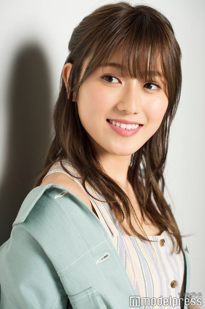 守屋茜(C)モデルプレス/ヘアメイク:陶山恵実(ROI)、スタイリスト:奥富思誉里、衣装:ジャケット・UNRELISH、ワンピース・Supreme.La.La.、靴・A de Vivre