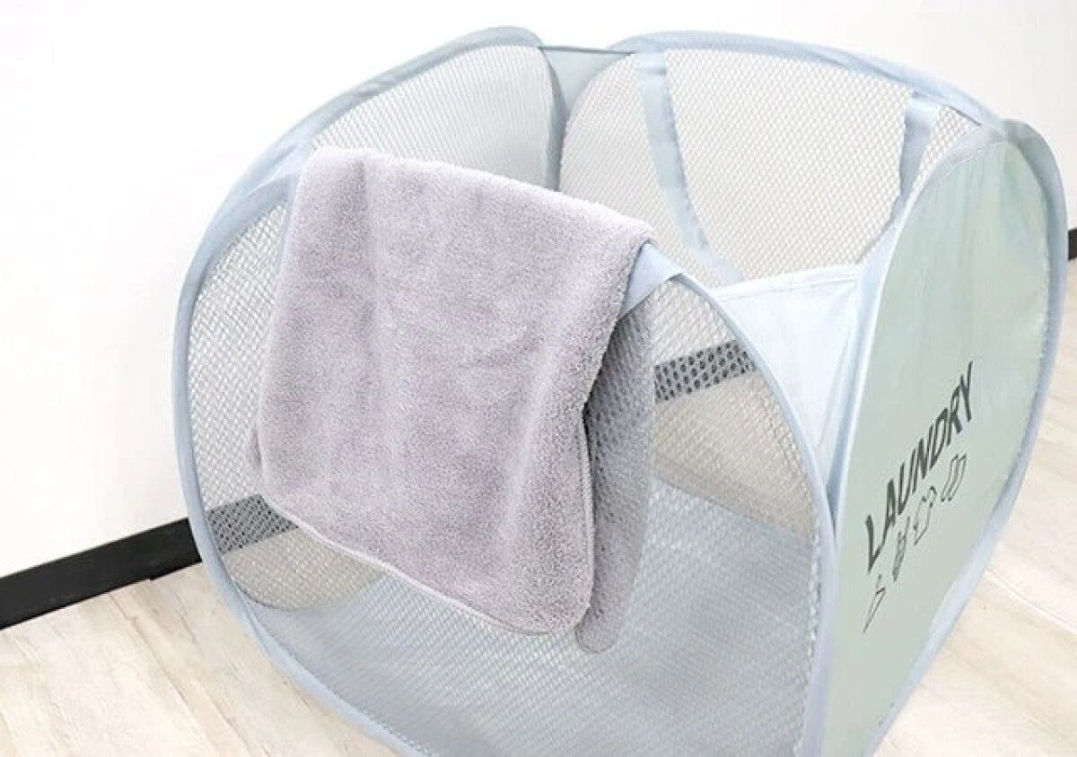 ダイソー　ランドリーバッグ（ロゴ）　自立する