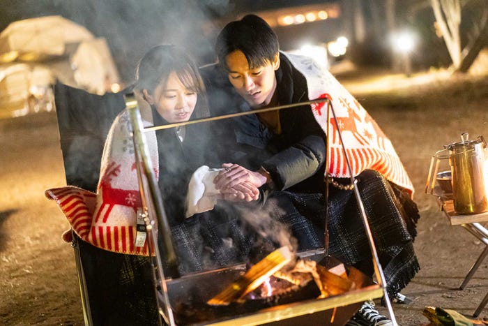 川口葵、井上想良「恋とオオカミには騙されない」第1話(C)AbemaTV, Inc.
