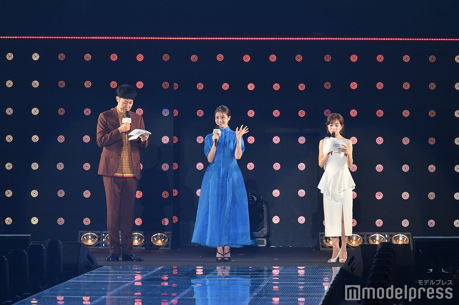 （左から）小籔千豊、今田美桜、田中みな実（C）モデルプレス