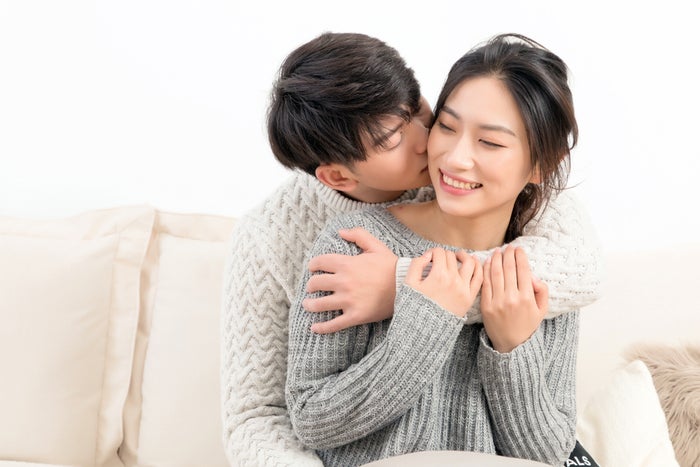 もう少しぎゅってさせて 男性が離れられなくなる 居心地のいい女性 とは モデルプレス もう少しぎゅってさせて 男性が離れられなくなる 居心地のいい女性 とは モデルプレス