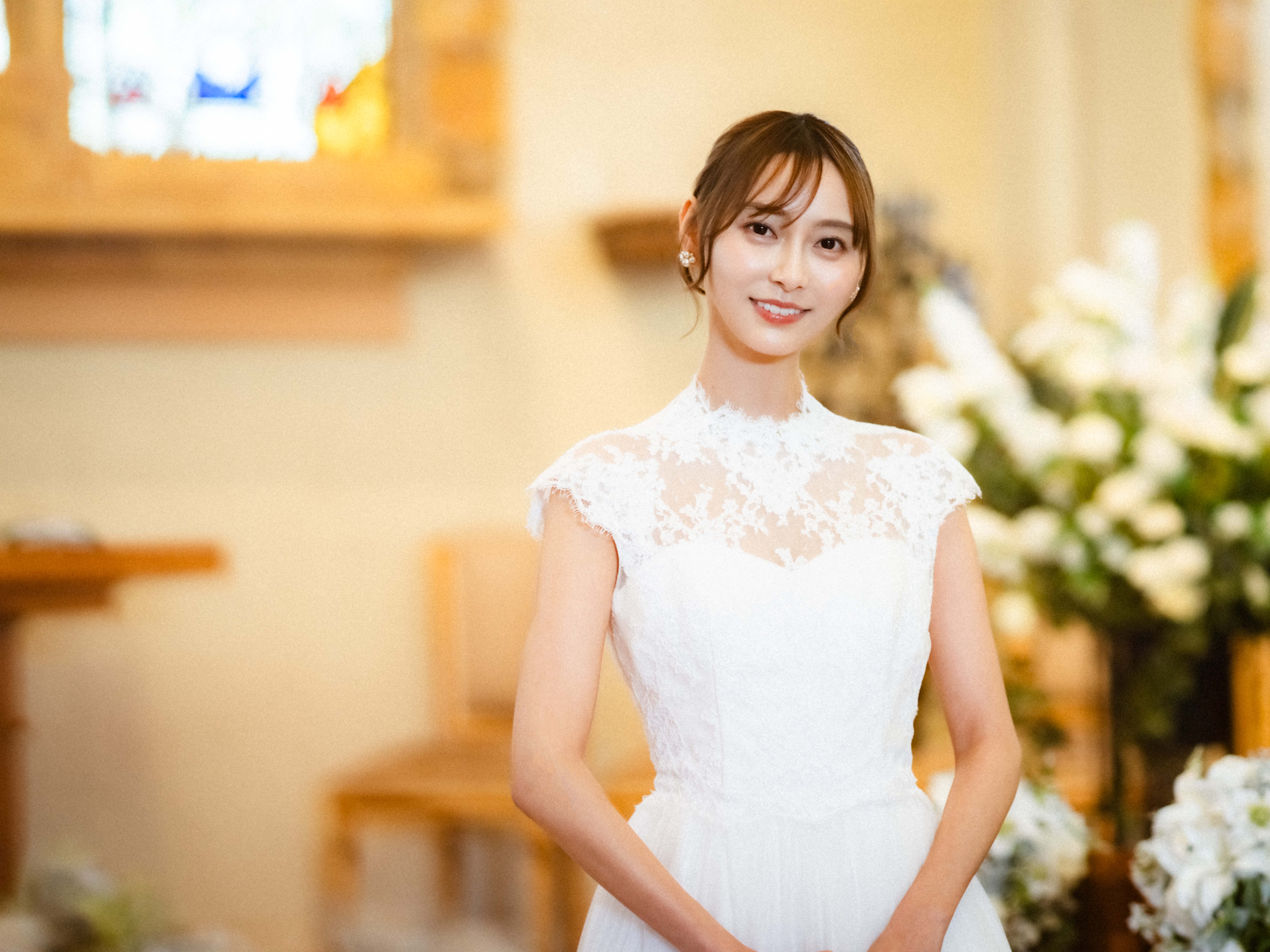 乃木坂46弓木奈於、花嫁姿で「失恋カルタ」サプライズ友情出演 梅澤美波との2ショットも公開