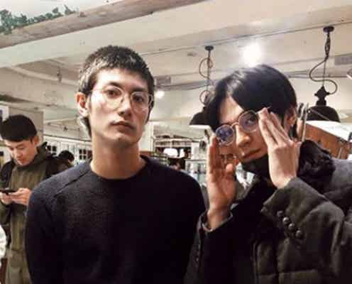 三浦春馬、新田真剣佑とのめがね2ショット公開で反響「イケメン兄弟」