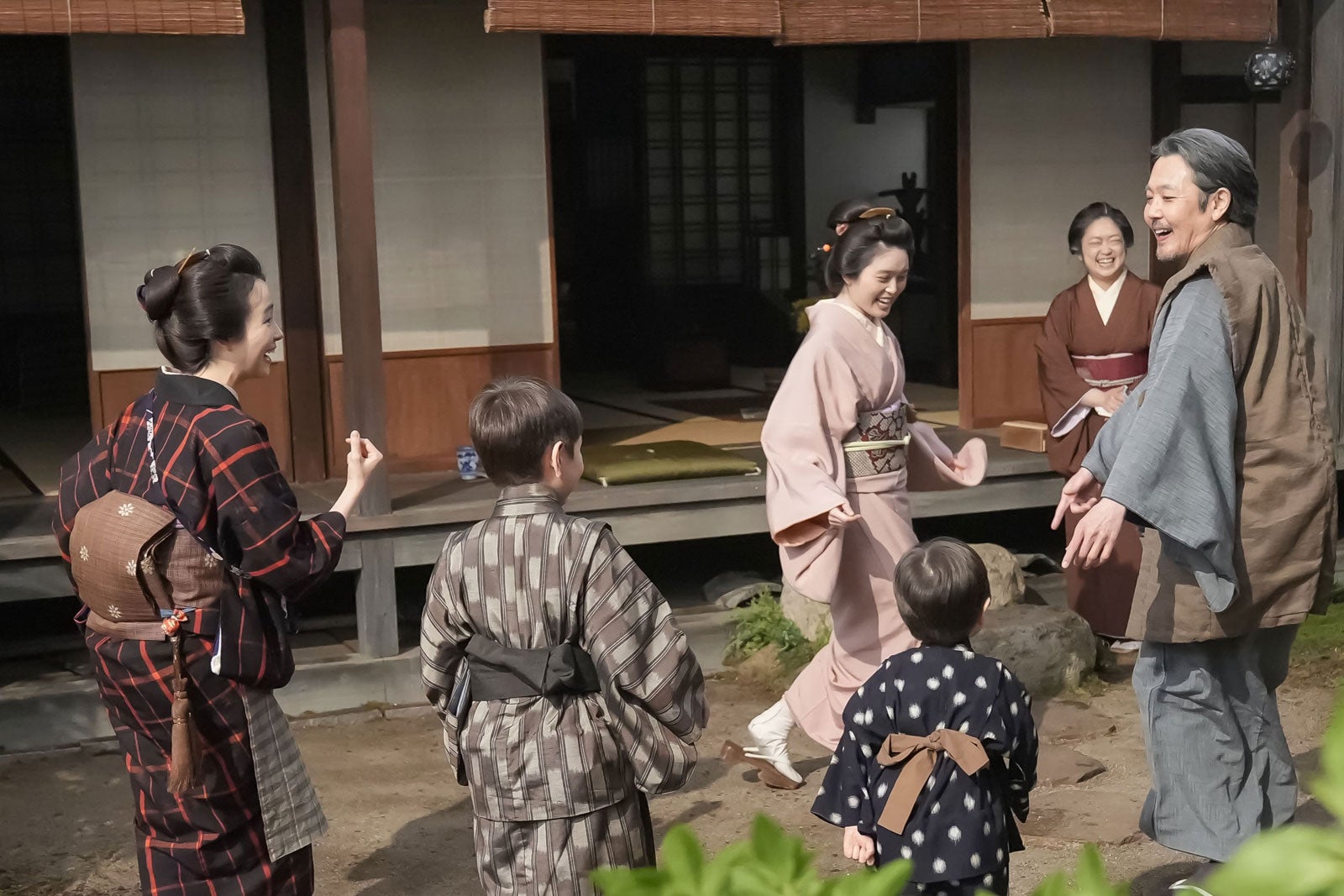 夏目透羽、高石あかり、池脇千鶴、岡部たかしら「ばけばけ」第116話（C）NHK