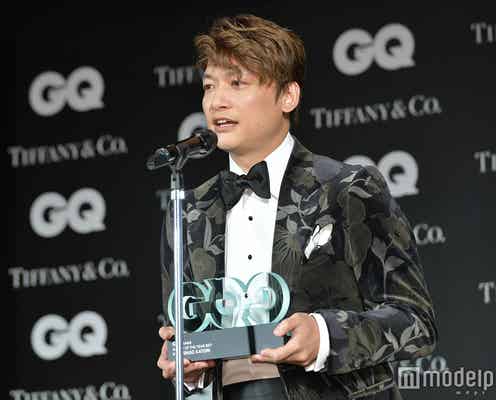 香取慎吾、SNSで「草なぎ剛が大きなミスで炎上しないよう…」“見張り”を宣言<GQ MEN OF THE YEAR 2017>