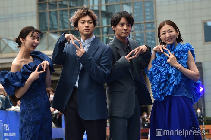 ブルーカーペットに登場した上白石萌歌、山田裕貴、赤楚衛二、松雪泰子(C)モデルプレス