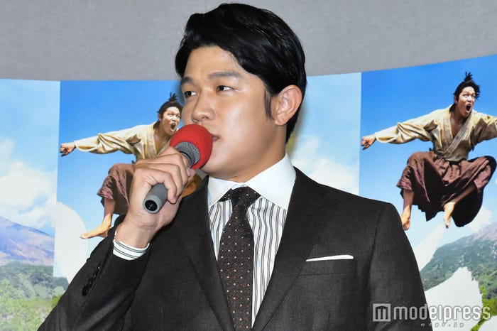 鈴木亮平 (C)モデルプレス