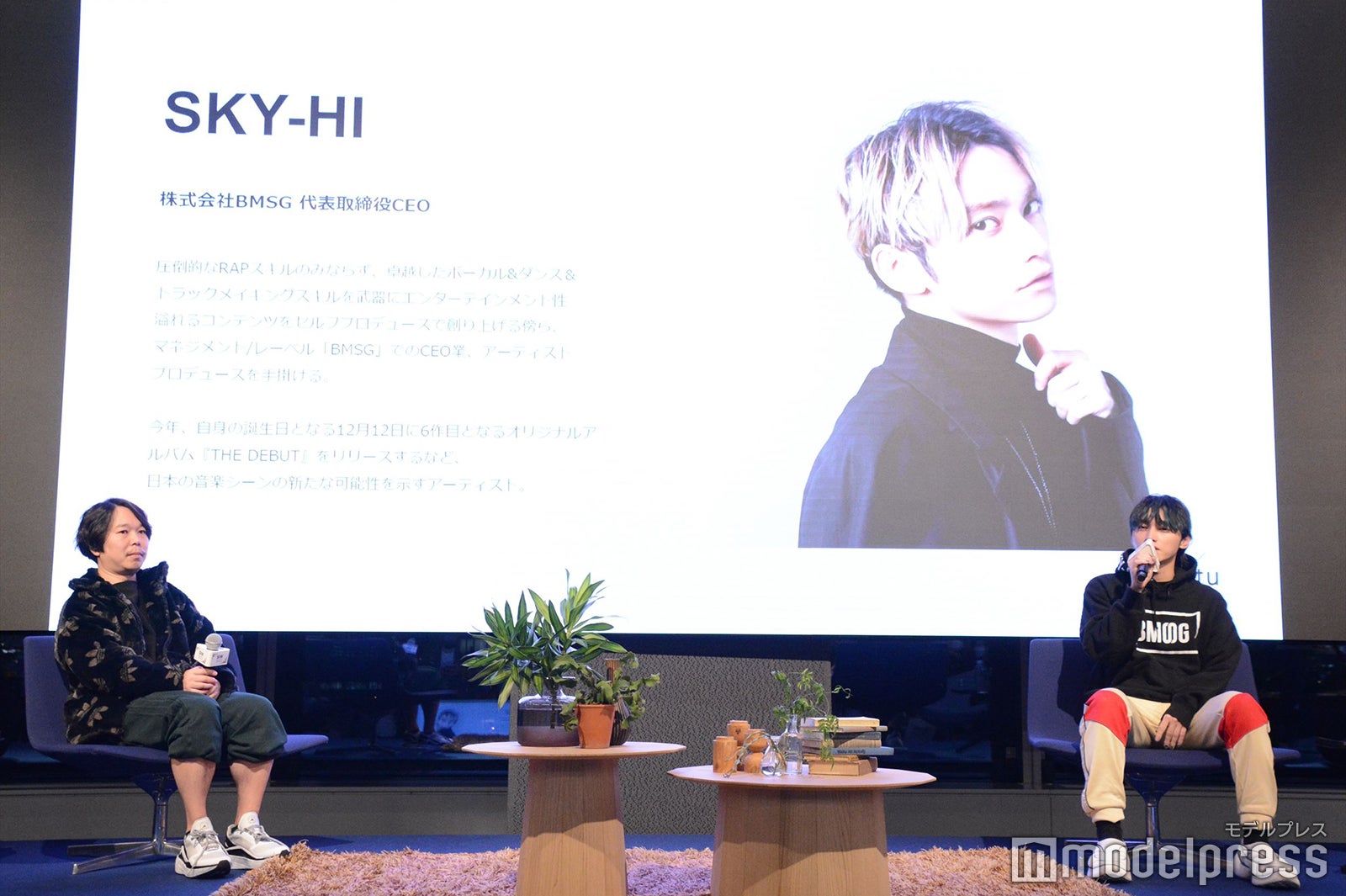 （右）SKY-HI （C）モデルプレス