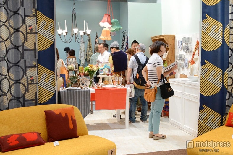 ディズニーのブースには多くの来場者が