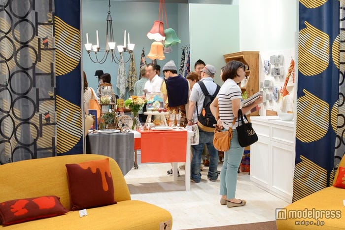 ディズニーのブースには多くの来場者が