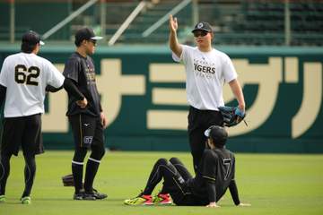 阪神 前日ベンチ外の佐藤輝、負傷交代の森下とも球場入りして調整 佐藤輝「よくなってきています」 藤川監督、第3戦出場は「総合的な判断」