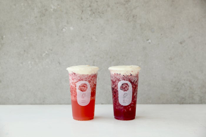 ストロベリーチーズティー、ワイルドベリーチーズティー（各￥680）／画像提供：ベイクルーズ