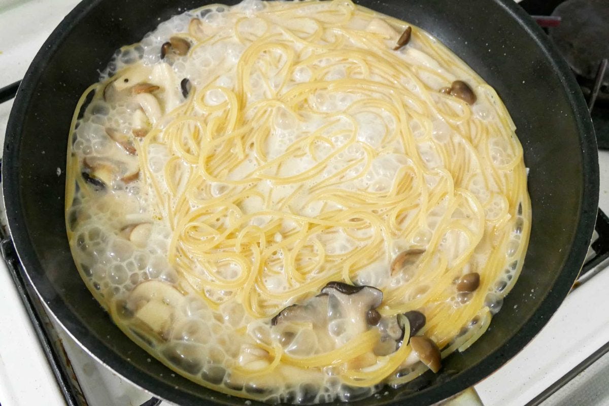鳥羽周作のシズるチャンネル・絶品きのこクリームパスタ