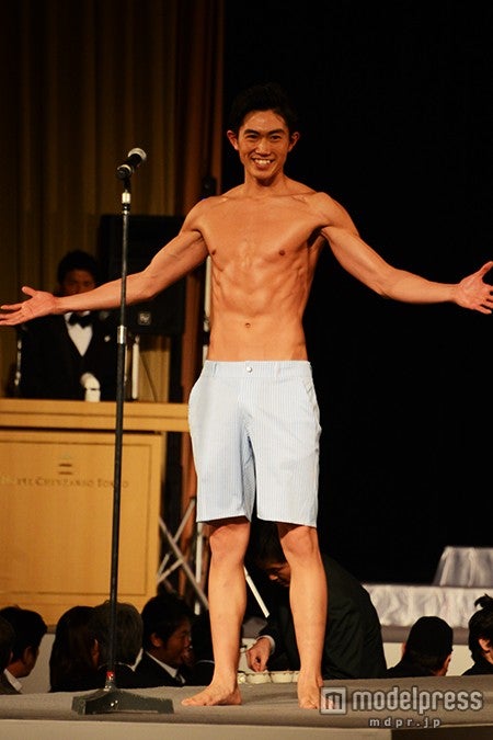 渡部純平さん（26）／水着審査の様子