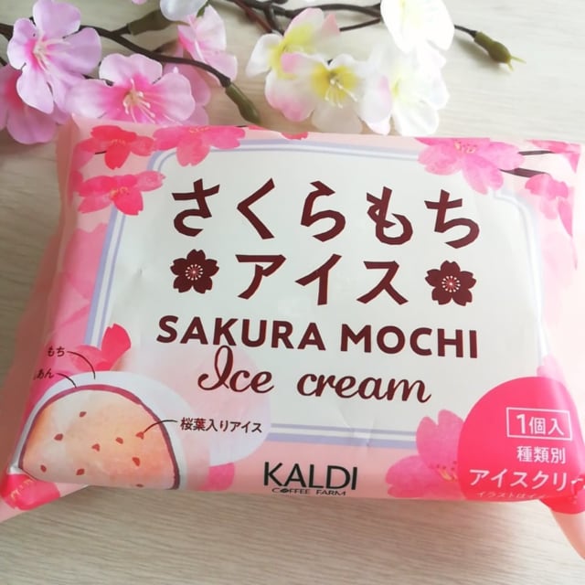カルディの新作桜スイーツのさくらもちアイスのパッケージ