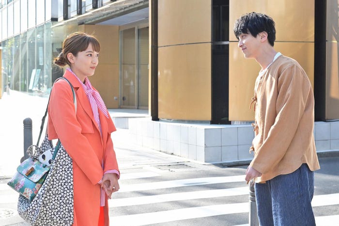 川口春奈、横浜流星「着飾る恋には理由があって」第1話より(C)TBS