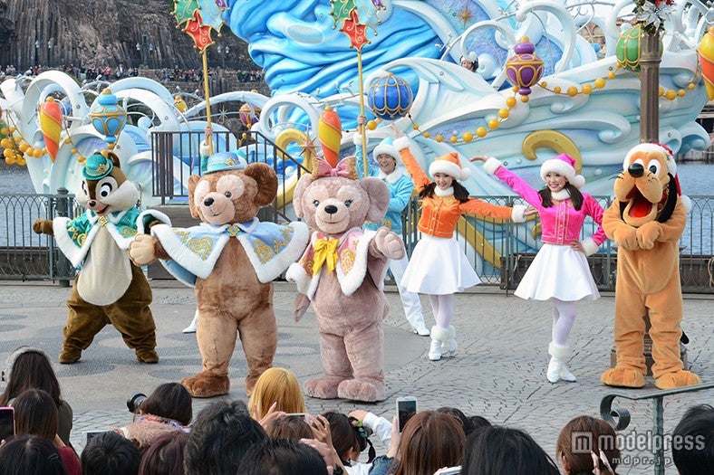 「カラフルホリデー・グリーティング」（中央）ダッフィー＆シェリーメイ