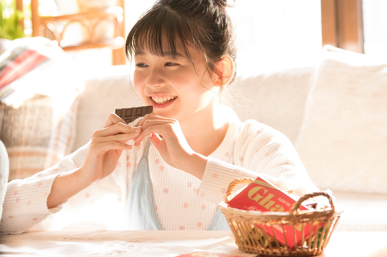 久間田琳加／新CMメイキングカット（提供画像）