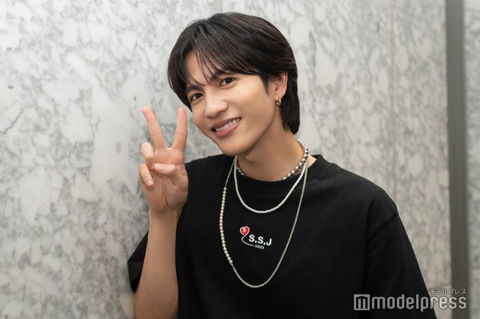 志尊淳「俺のかわいさを試してます?」(C)モデルプレス