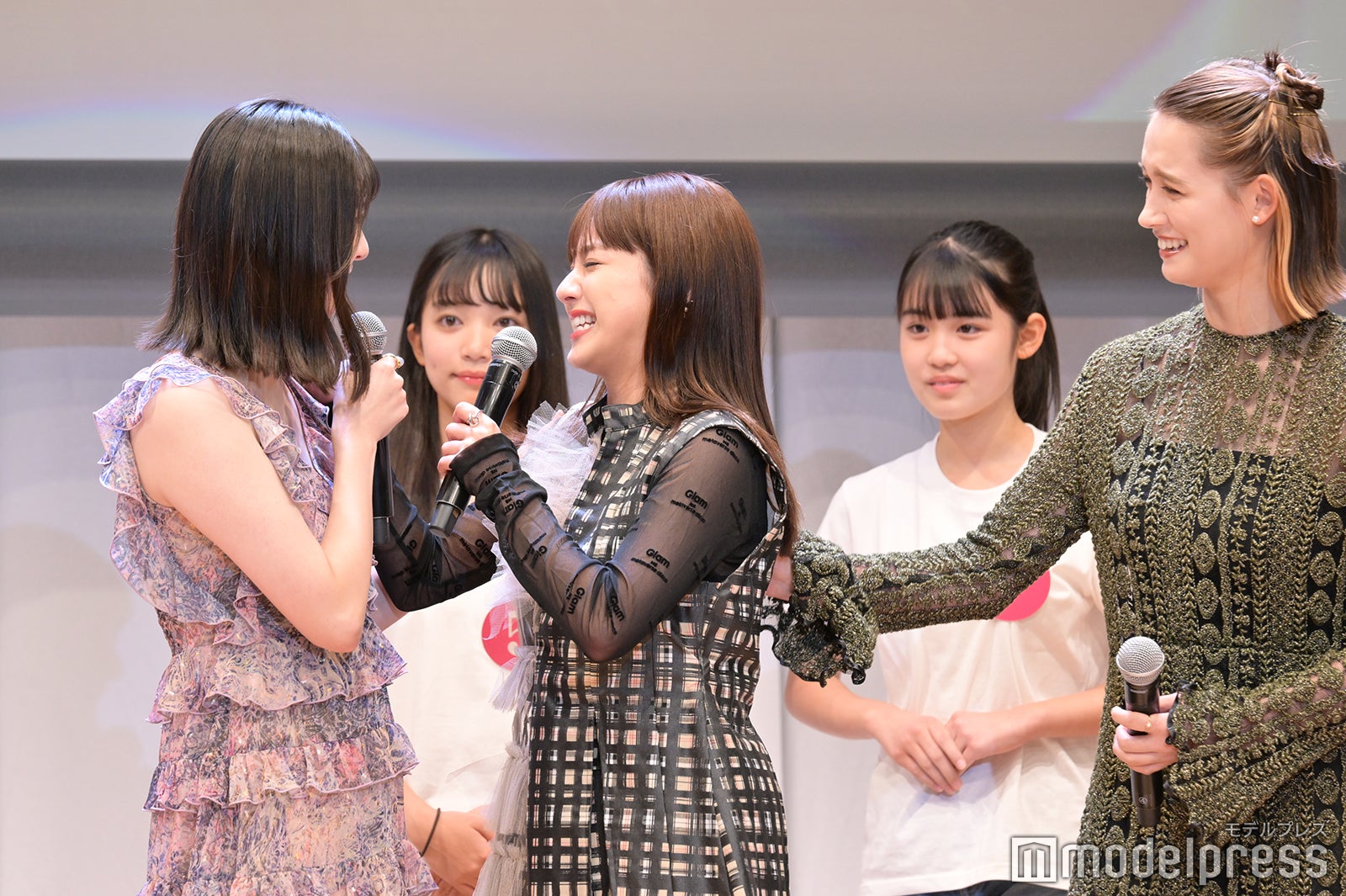 新川優愛、平祐奈、トラウデン直美（C）モデルプレス